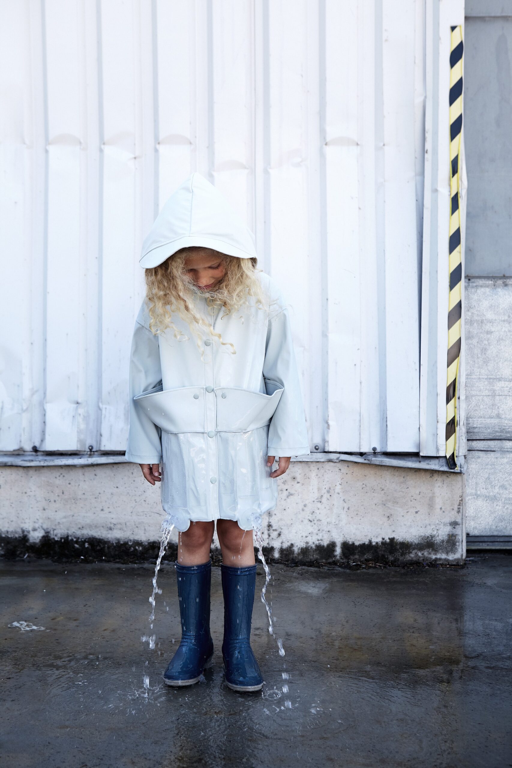 Mirl-van-Hoek-+2degrees-rain-cout-white
